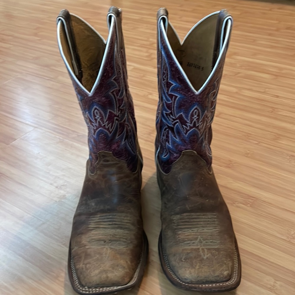 Men’s size 10 -D Justin Boots